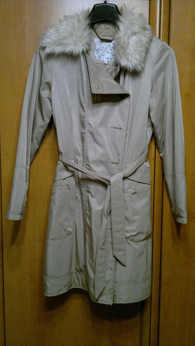 Płaszcz beżowo-szary kołnierz z futerkiem Rocha John Rocha