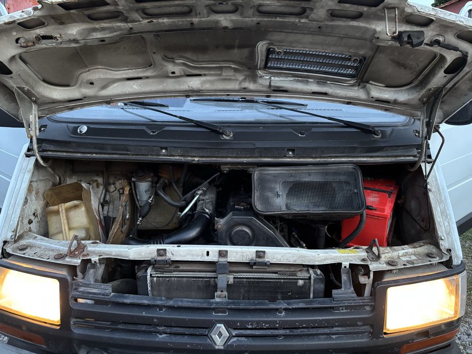 Renault Trafic 2.5 дизель 7л по місту