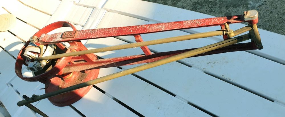 Rariedade: máquina vintage SOL do fabrico de calçado  em pele