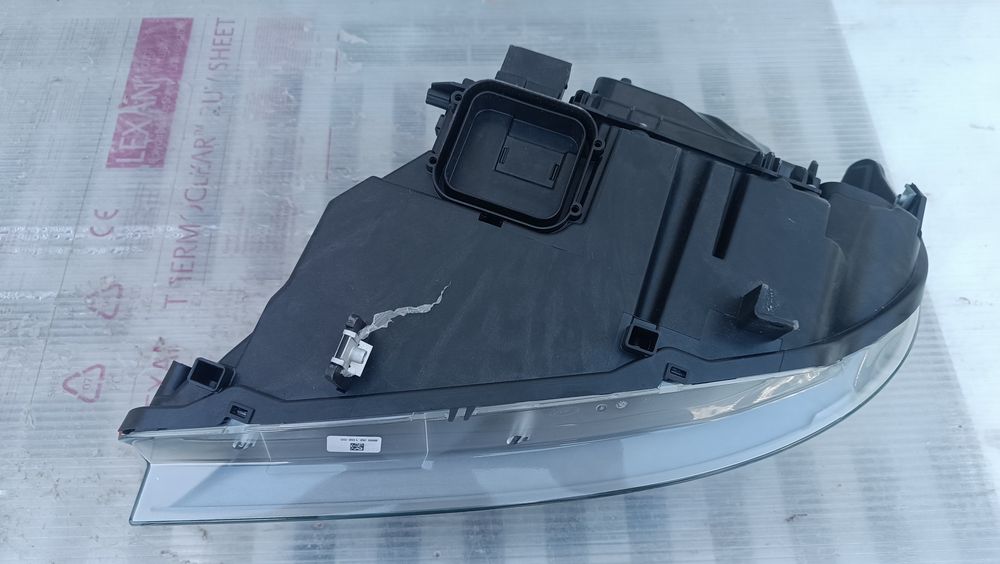 Vendo farol direito de BMW 3 series E90 91 Xenon
