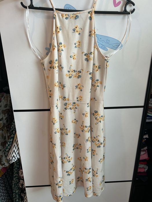 Kremowa sukienka w kwiatki new look 36
