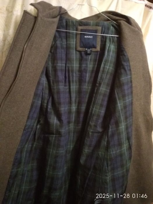 Тёмно-серое пальто с капюшоном