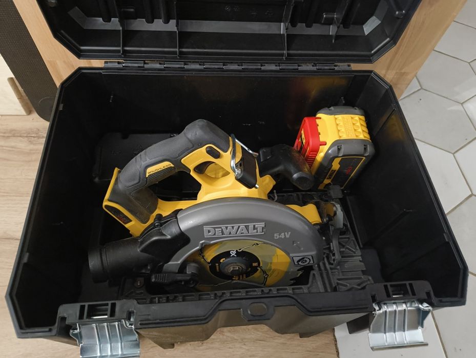 Pilarka tarczowa akumulatorowa DeWalt DCS579 + walizka + bateria 9ah