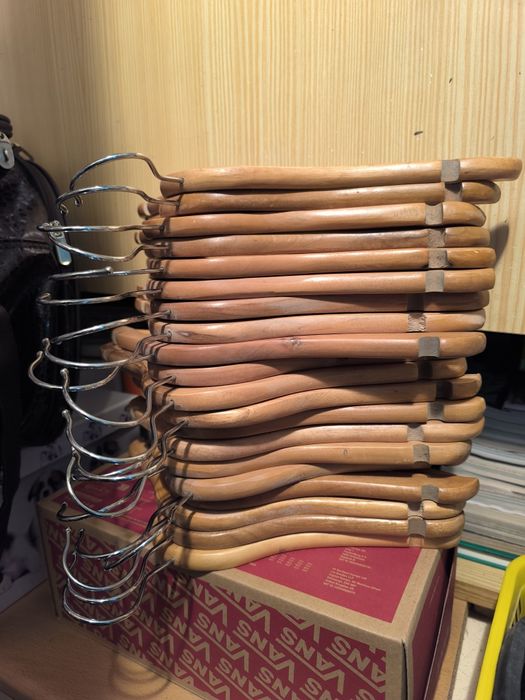 Cabides de criança de madeira