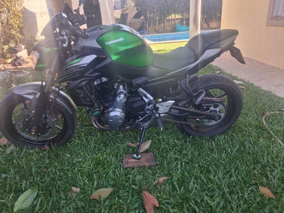 Kawasaki z 650 negociável
