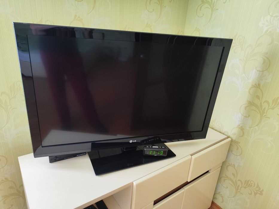 Телевізор LG 42cs560