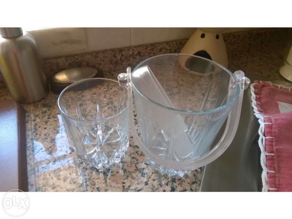 Conjunto 6 copos e Balde de gelo, vidro novos