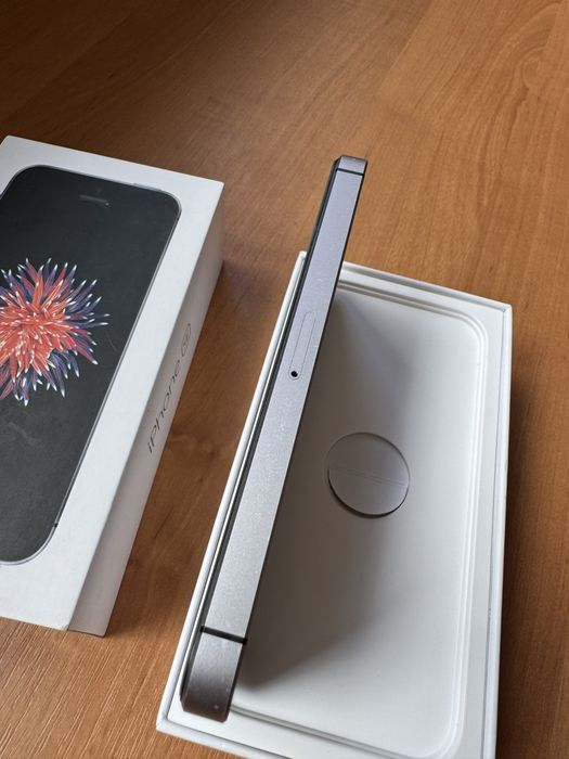 Телефон iPhone 5se 32gb
