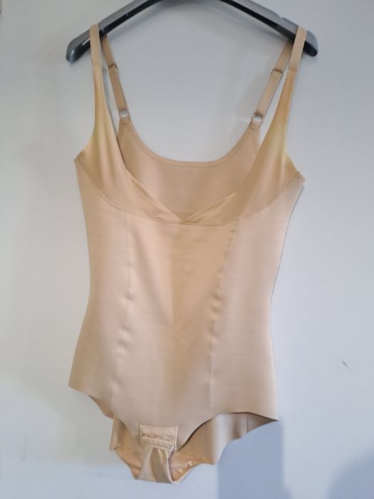 Roupa interior modeladora tam. L
(Chantelle)