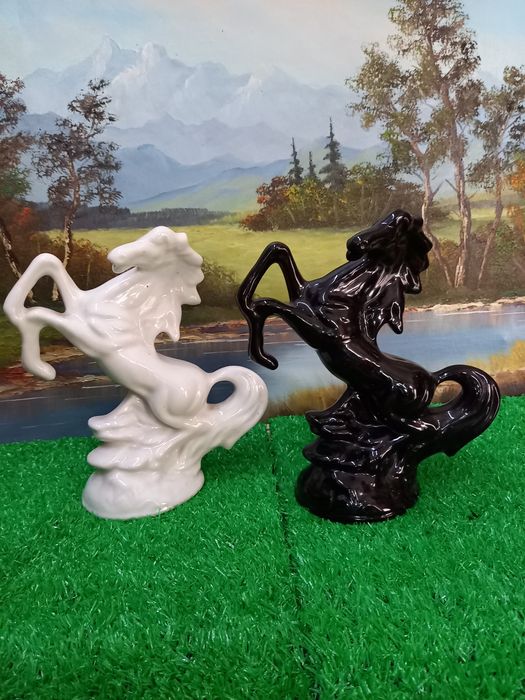 Figurki porcelanowe dwa piękne konie