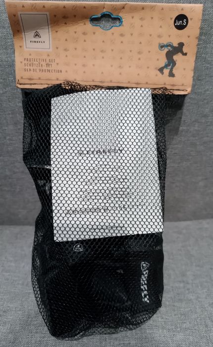 Ochraniacze dziecięce r.S 20zł.