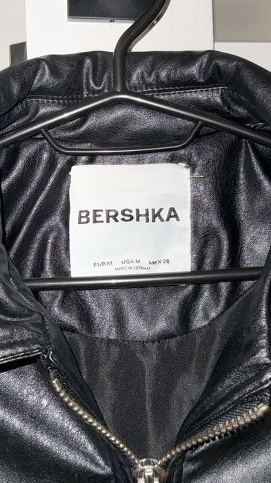Шкіряна куртка Bershka