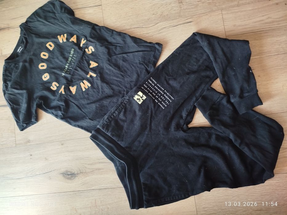 Spodnie dresowe i t shirt 152
