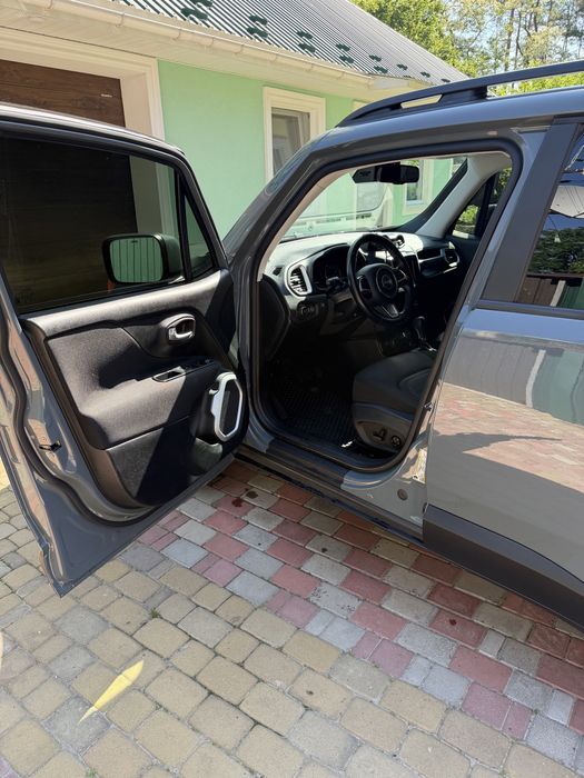 Jeep renegade 2018 року