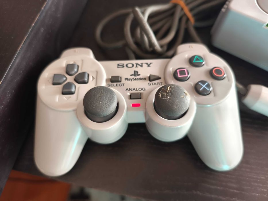 Playstation 1 + 2 jogos