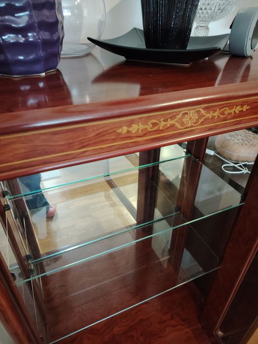 Cristaleira em bom estado