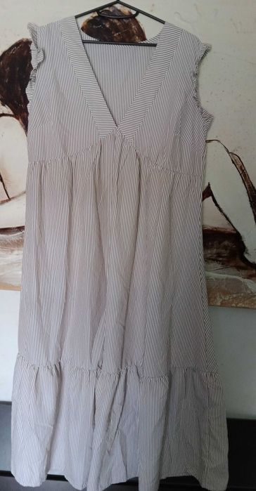 Vestidos e macacão novos