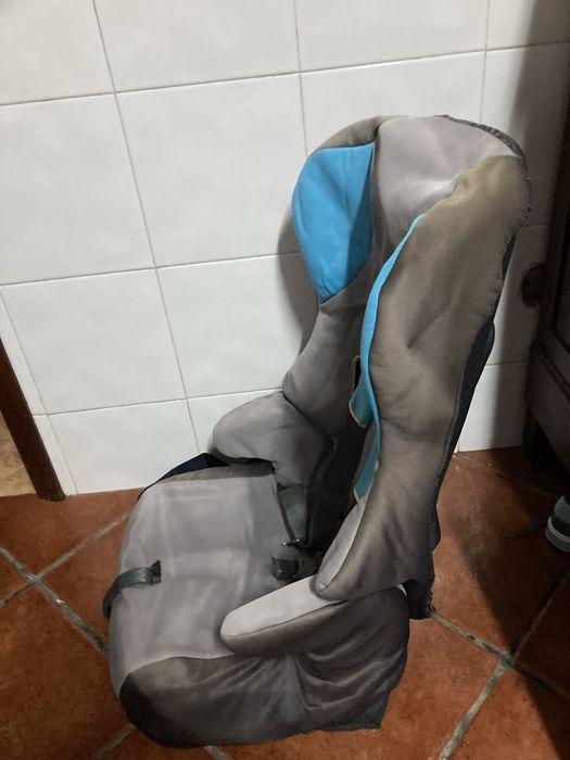 Cadeira auto para crianças com cintos