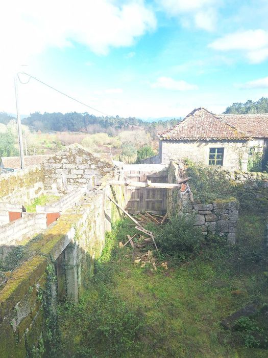 Moradia para Reconstrução – Excelente Oportunidade de Investimento