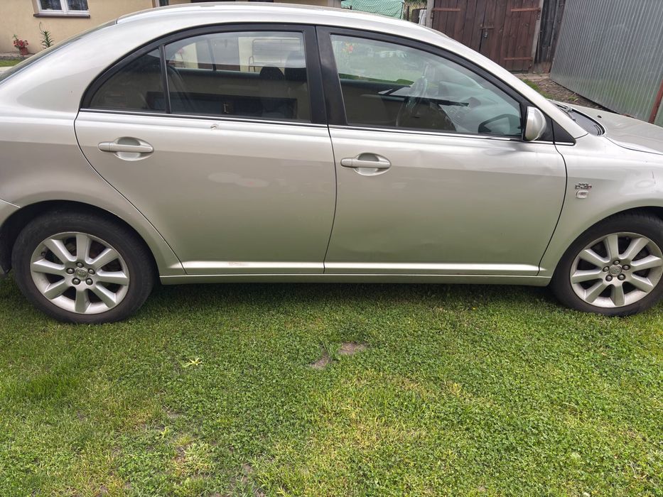 Sprzedam Toyote Avensis