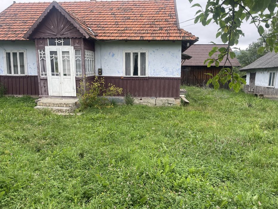 Продається хата з господаркою