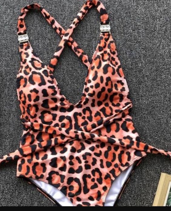 Сплошной совместный купальник