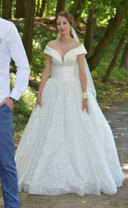 Продам весільну сукню