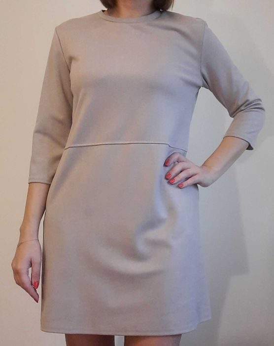 Szykowna sukienka Reserved S