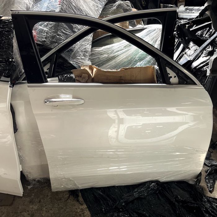 Передні та задні ліві та праві двері на Mercedes W253
