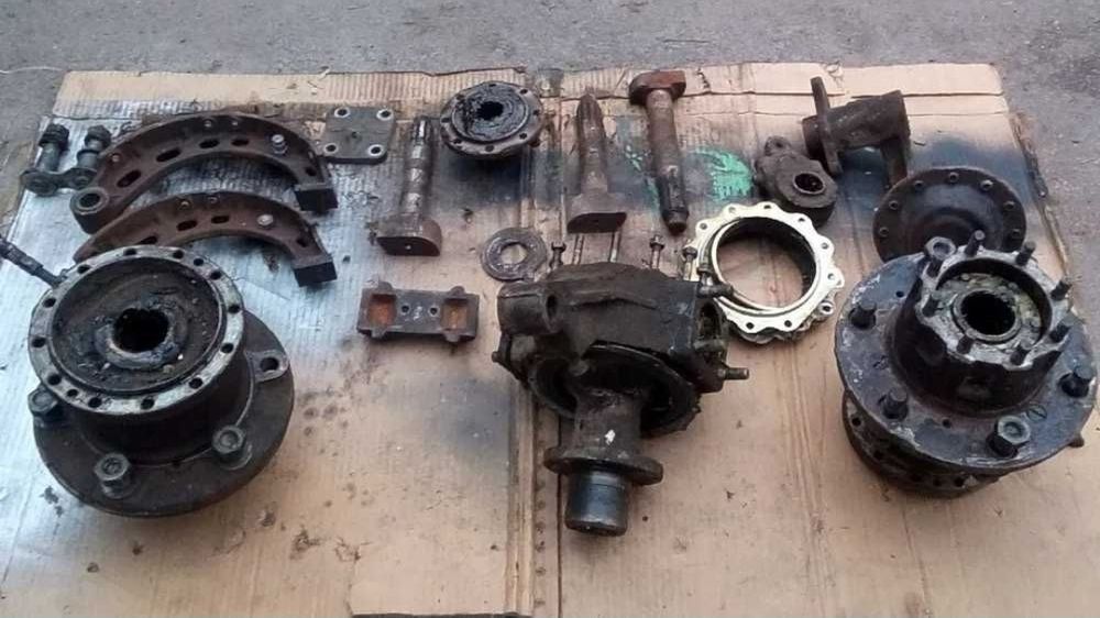 Запчасти зил 157 разные