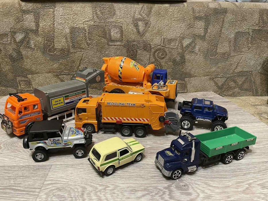 Игрушки. Детские машинки / детские игрушки