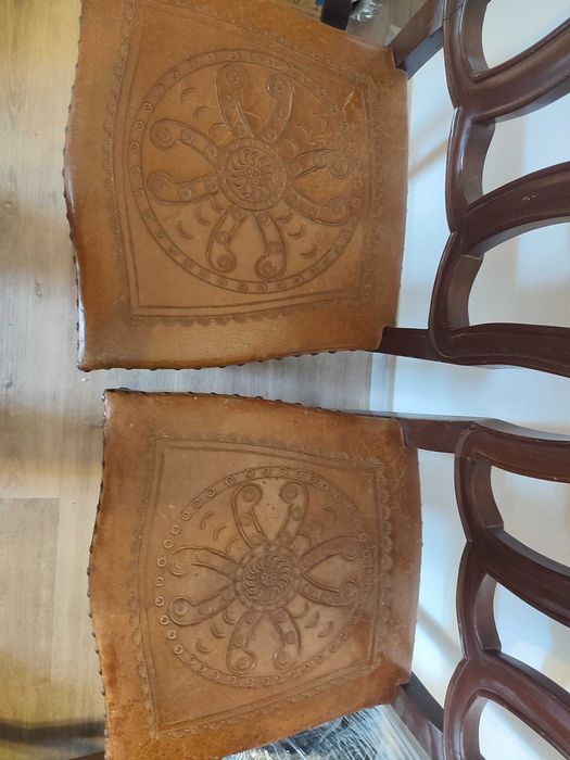 1  Cadeira de madeira usada