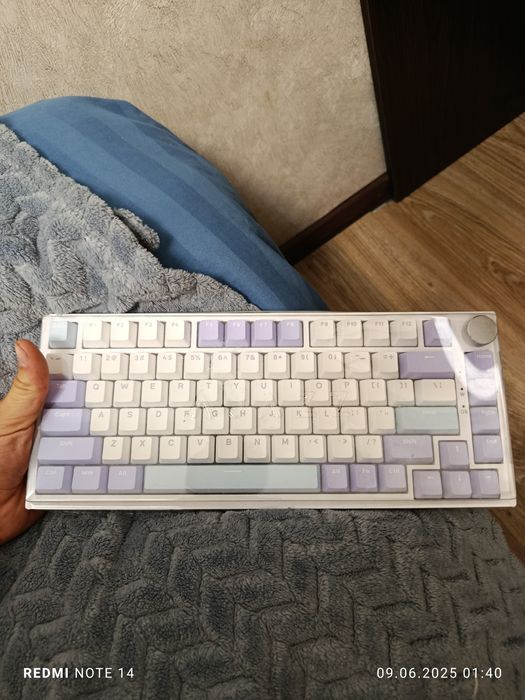 Продам клавіатуру АКА 820