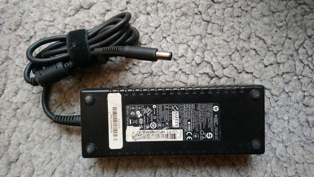 Zasilacz do komputera 19,5V i 6,9A