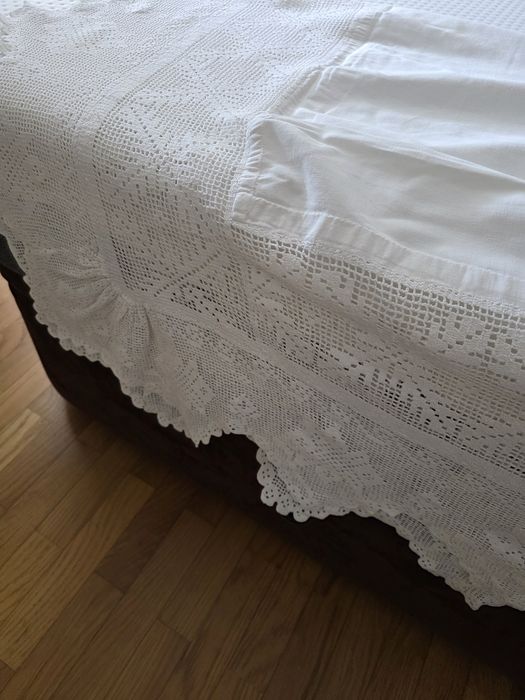 Toalha  com aplicação  de crochet