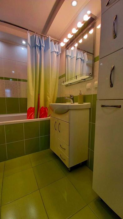 Здається квартира біля парку Софіївка.