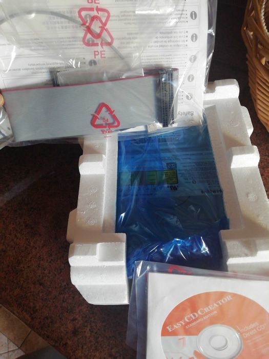 Samsung CD-RW SW-24864584399531139121