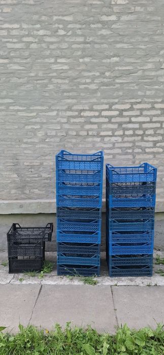 Пластикові ящики