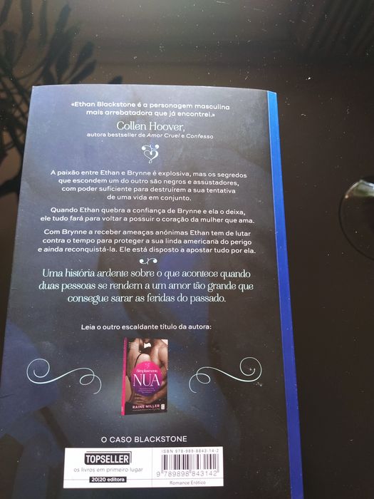 Livro da Escritora Raine Miller