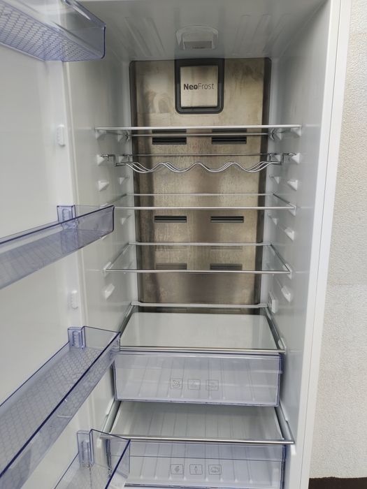 Холодильник BEKO 193 cm ,NOFROST, з Європи. Під забудову, вмонтування