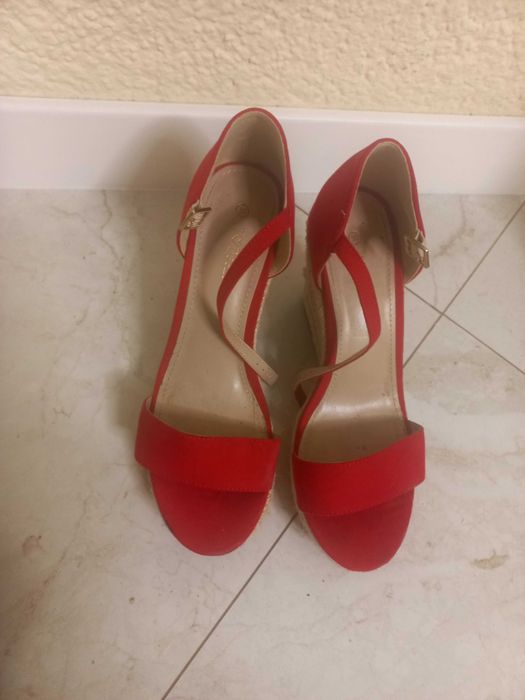 Sandały na koturnie DeeZee rozmiar 38 w kolorze czerwonym