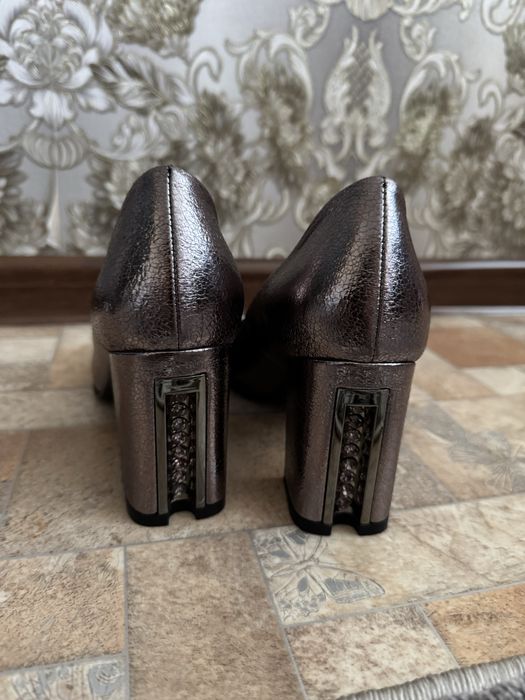 Продам нові туфлі