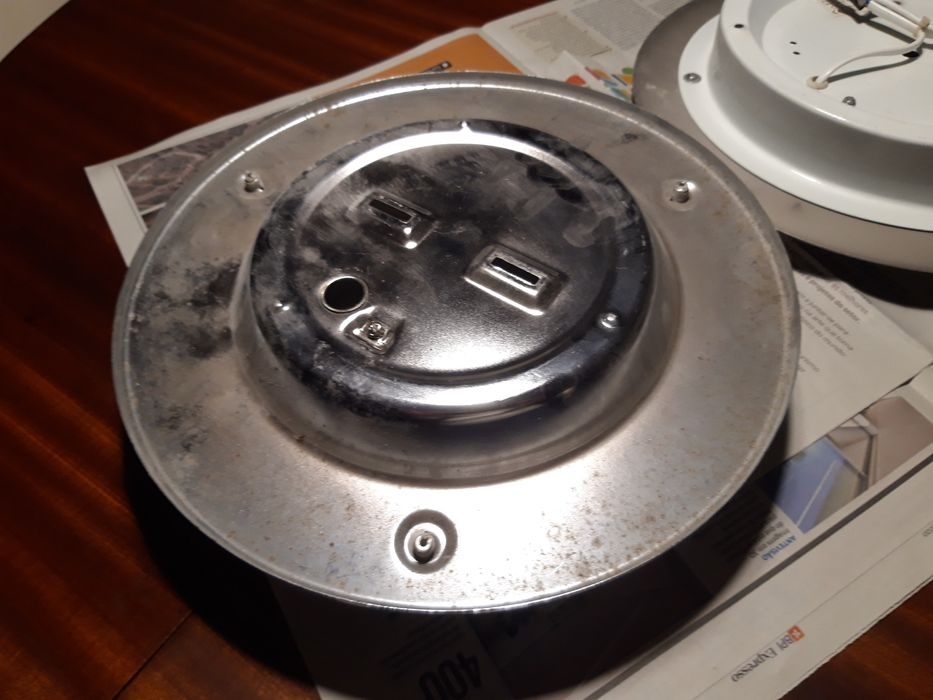 2 Focos/Candeeiros de fixar na parede