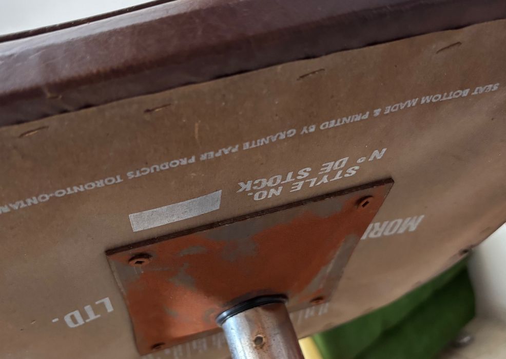 Vintage mini bar com dois bancos- Made in Canada