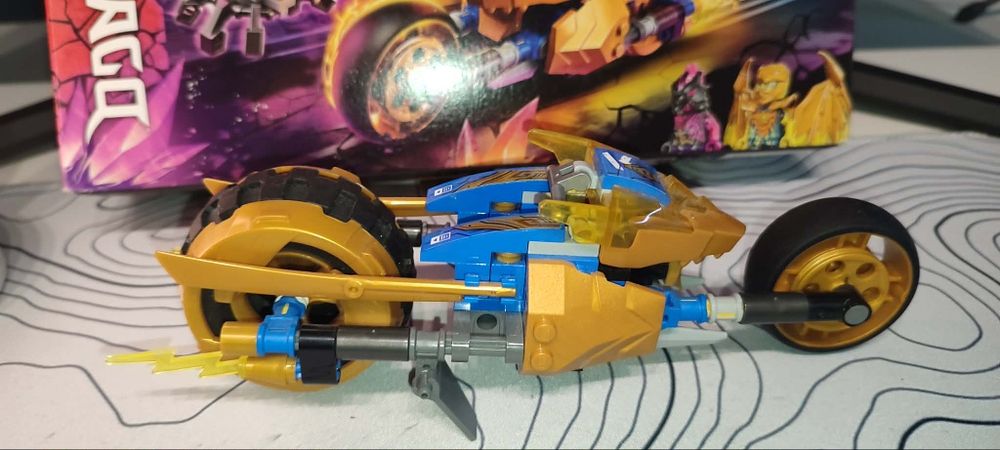 LEGO Ninjago 71768 złoty smoczy motocykl Jaya