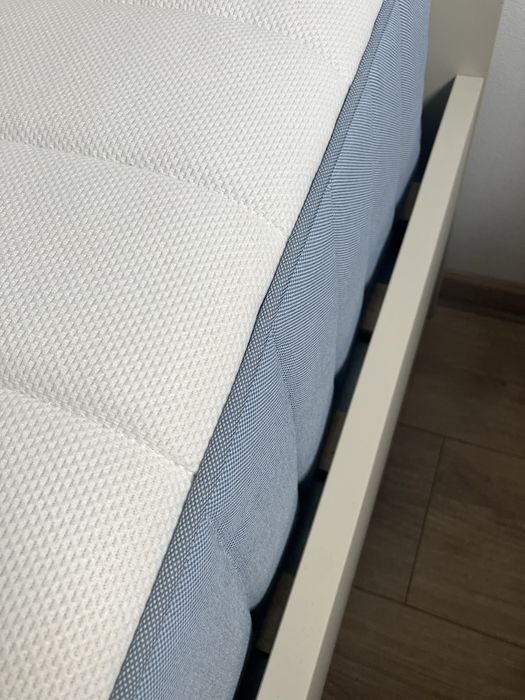 Łóżko z Ikea z materacem