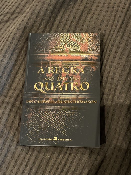 Livro A Regra de Quatro - Ian Caldwell e Dustin Thomanson