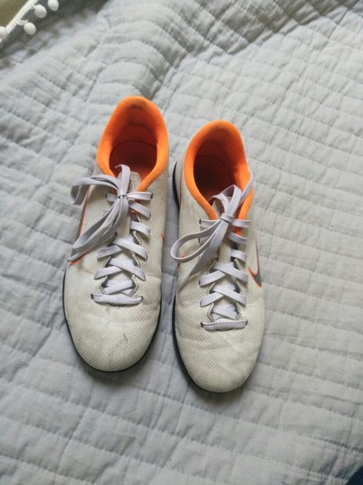 Buty piłkarskie/turfy/snieżynki nike 33,5