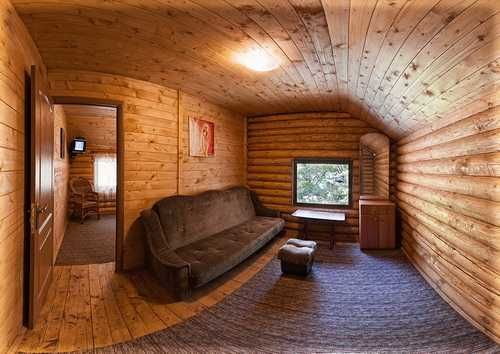 Здам в оренду дерев'яний котедж на березі гірської річки.