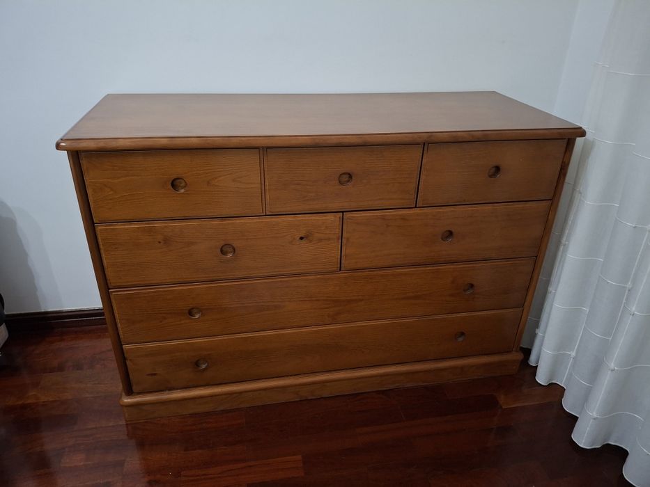 Vendo móveis de quarto (Madeira antiga de qualidade)